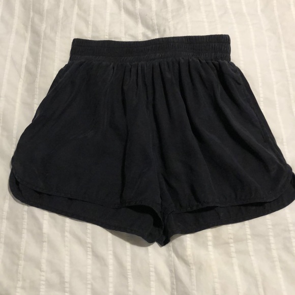 Community Aritzia Shorts - Picture 1 of 4